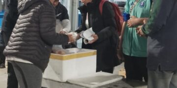 NUEVA JORNADA SOLIDARIA EN LANÚS: MIENTRAS CRECE EL HAMBRE, LA SOLIDARIDAD OCUPA EL LUGAR QUE ABANDONA EL ESTADO