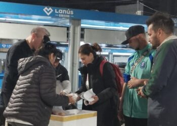 NUEVA JORNADA SOLIDARIA EN LANÚS: MIENTRAS CRECE EL HAMBRE, LA SOLIDARIDAD OCUPA EL LUGAR QUE ABANDONA EL ESTADO