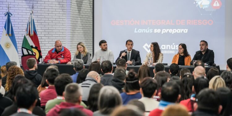 JULIÁN ÁLVAREZ ENCABEZÓ LA TERCERA JORNADA DE EMERGENCIAS «LANÚS SE PREPARA»
