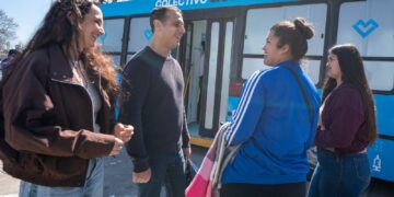 JULIÁN ÁLVAREZ INAUGURÓ EL NUEVO COLECTIVO SANITARIO EN EL BARRIO VILLA INDEPENDENCIA