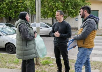 JULIÁN ÁLVAREZ RECORRIÓ LAS OBRAS DE PAVIMENTACIÓN QUE SE LLEVAN ADELANTE EN EL BARRIO VILLA DE LOS INDUSTRIALES