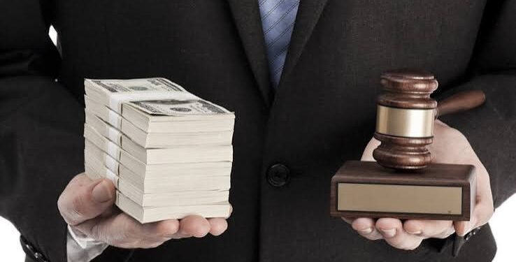CORRUPCIÓN Y PRIVILEGIOS: CUANDO EL PODER SE OLVIDA DEL PUEBLO