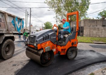 LANÚS GOBIERNO AVANZA CON LAS OBRAS DEL PLAN DE PAVIMENTACIÓN EN GERLI