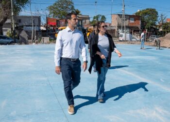 JULIÁN ÁLVAREZ RECORRIÓ LOS AVANCES DE LA OBRA DEL NUEVO POLIDEPORTIVO EN EL BARRIO LA MAQUINITA