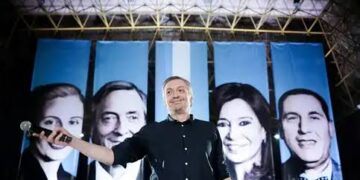LANÚS: EL PERONISMO BONAERENSE SE REUNIÓ PARA HOMENAJEAR A NÉSTOR KIRCHNER
